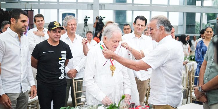 Gobernador Eduardo Verano brinda un sentido homenaje al empresario Luis Carlos Sarmiento Angulo