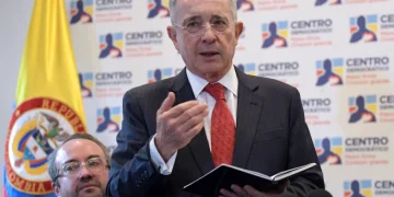 Álvaro Uribe compara políticas económicas del gobierno actual con Venezuela bajo Chávez