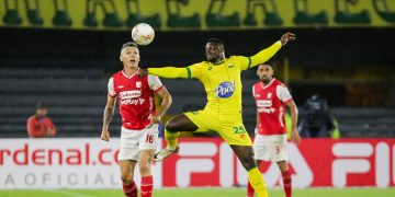 Bucaramanga y Santa Fe juegan final de ida del fútbol colombiano