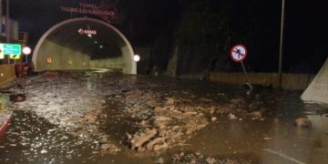 Cierre en la vía al Alto de La Línea debido a deslizamientos tras fuertes lluvias