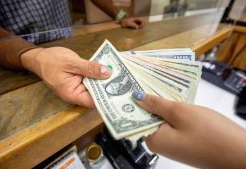 Dolar aumentó y superó la barrera de los $4.000