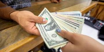 Dolar aumentó y superó la barrera de los $4.000