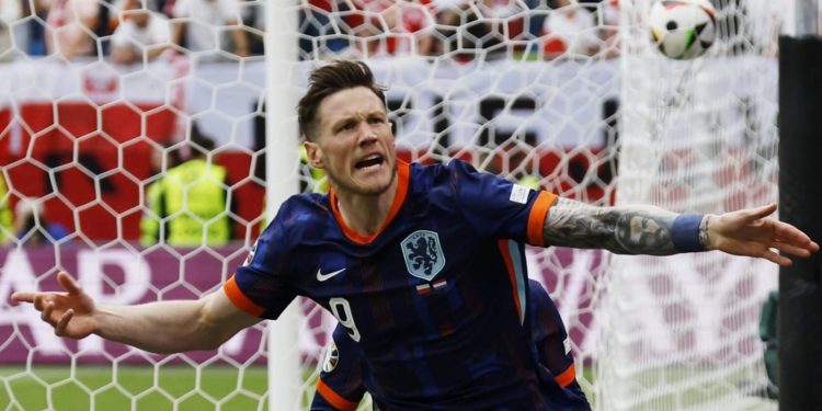 Países Bajos venció 2-1 a Polonia en el Grupo D de la Eurocopa