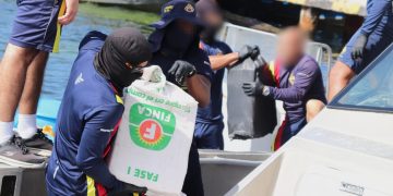 Armada incauta 2.3 toneladas de clorhidrato de cocaína en el Mar Caribe