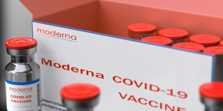 Moderna anuncia vacuna combinada contra gripe y Covid-19 que es “más efectiva”