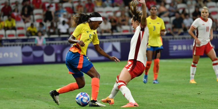 Canadá supera a Colombia y avanza a cuartos de final con gol de Vanessa Gilles