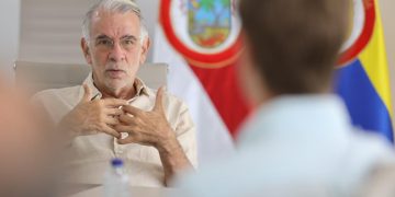 Gobernador Verano propone plan de intervención en empresas de energía para evitar malas experiencias del pasado