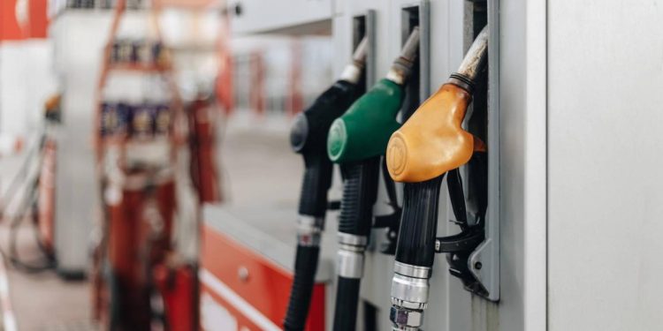 Minoristas de combustible asumirían millonarias pérdidas tras acuerdo Gobierno-Camioneros