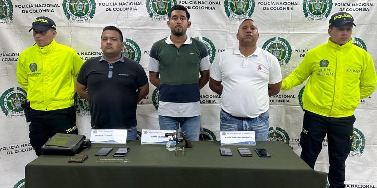 Captura de tres sujetos por porte ilegal de armas y robo