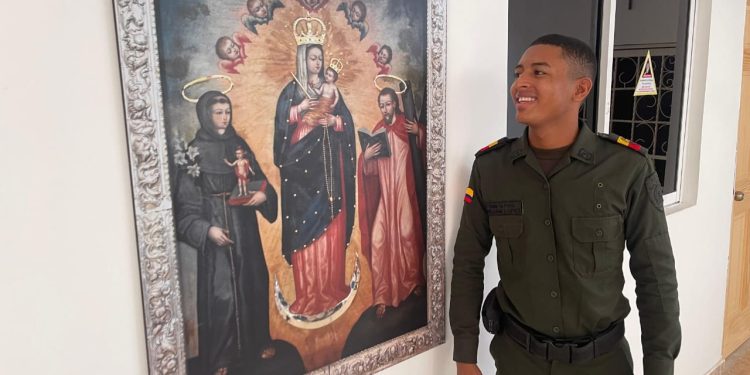 El llamado de Dios: Ya no viste sotana, pero su vocación de servicio sigue siendo la misma