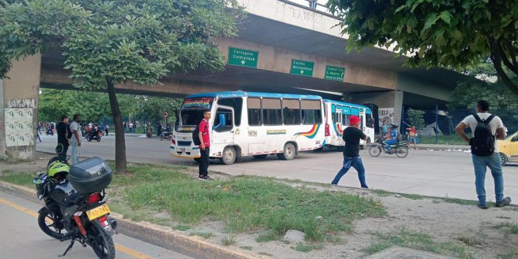 Conductores de Coosoatlan bloquearon la prolongación de Murillo y la Circunvalar