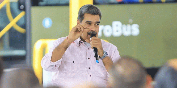 Maduro decreta “el adelanto de la Navidad para el 1 de octubre”