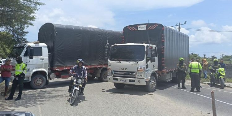 Paro camionero provocó nuevo bloqueo en la vía Barranquilla-Ciénaga a la altura de Palermo