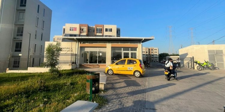 Dos muertos deja incursión sicarial en un conjunto residencial de Ciudad Camelot