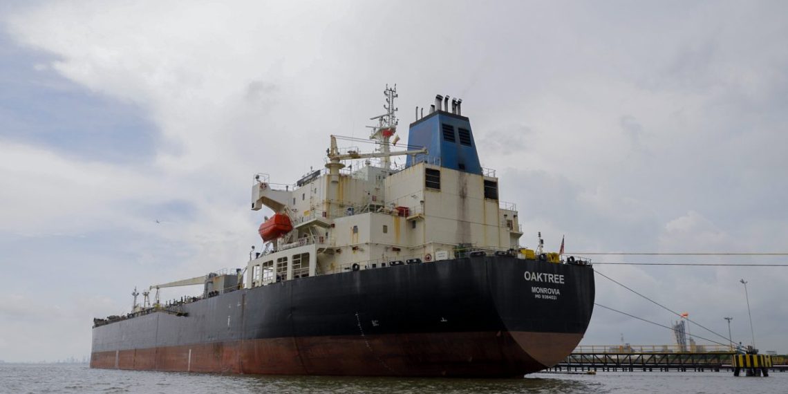 En Cartagena, refinería inició descargue de 100 mil barriles de Jet A1 importado