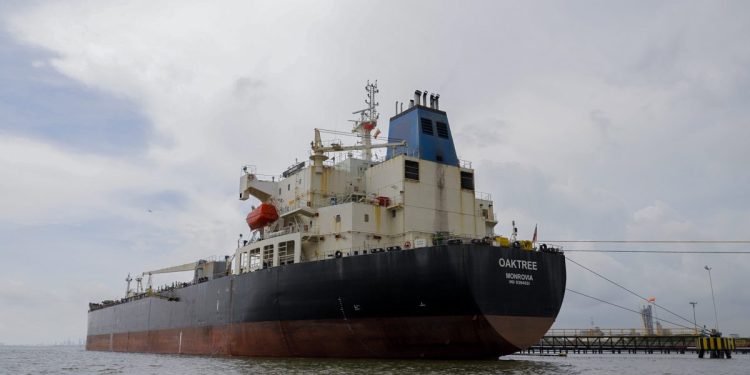 En Cartagena, refinería inició descargue de 100 mil barriles de Jet A1 importado