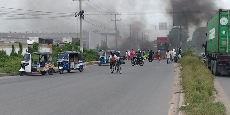 Calle 30 nuevamente bloqueada a la altura del puente SAO Hipódromo en Soledad
