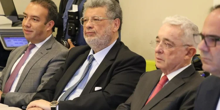 Abogado de Álvaro Uribe solicita aplazamiento de audiencia por problemas de conectividad