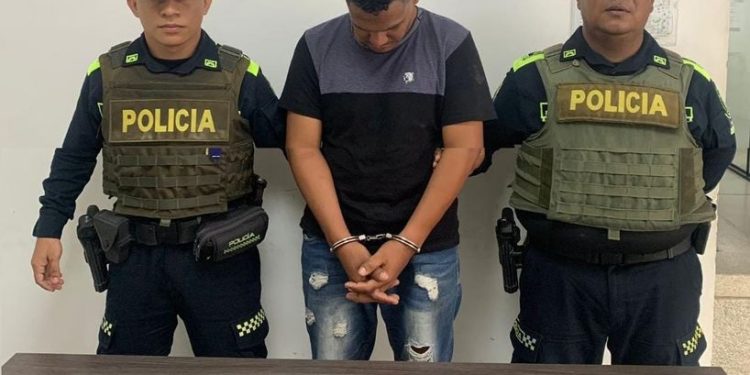 Luego de robar un vehículo lo capturó la Policía en el barrio La Central de Soledad