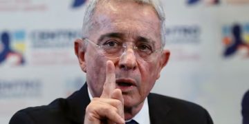 Uribe arremete contra la reforma laboral: “no avanza a la formalización laboral”