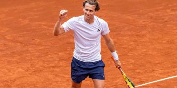 Diego Forlán debutará en el tenis profesional en el Abierto de Uruguay