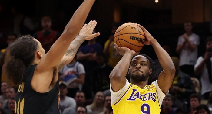 Bronny James debuta con sus primeros puntos en la NBA