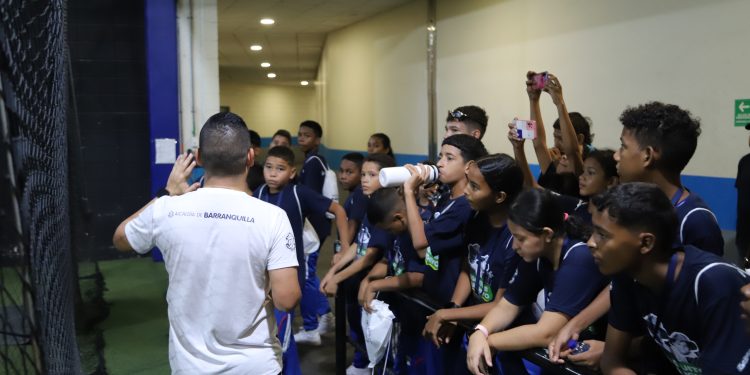 Recorriendo Barranquilla, estudiantes del Diplomado de Historia para Niños despiden sus clases