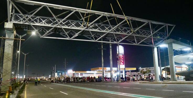 Delincuentes robaron luminarias en puente peatonal en la Circunvalar, a la altura de La Pradera