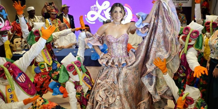 Alexsandra Estarita Villa, elegida como Reina del Carnaval de la 44