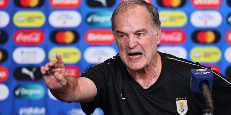Marcelo Bielsa responde a las críticas de Luis Suárez