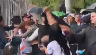 Batalla campal en torneo infantil de fútbol: Padres de familia protagonizan violenta pelea en Medellín