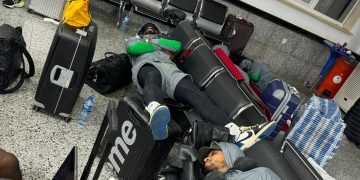Selección de Nigeria denuncia trato inhumano tras pasar más de 12 horas varados en un aeropuerto