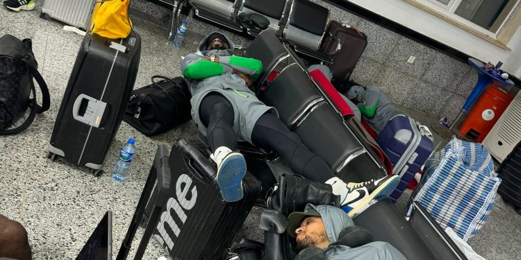 Selección de Nigeria denuncia trato inhumano tras pasar más de 12 horas varados en un aeropuerto