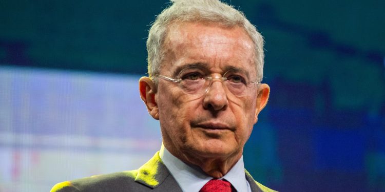 Niegan recurso de queja de la defensa de Uribe contra la juez del proceso