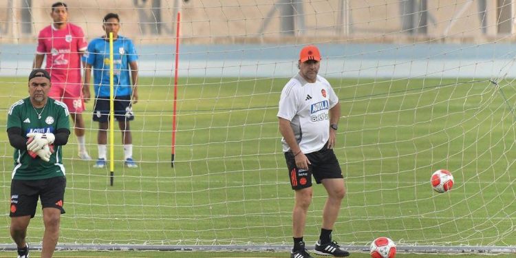 Con mucha seguridad y hermetismo, Colombia realizó su primera práctica en Bolivia