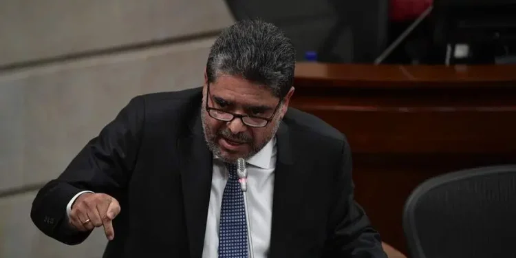 Contralor advierte posible corrupción en decisiones gubernamentales