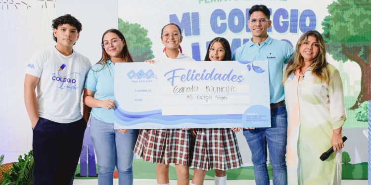 Triple A premia el liderazgo ambiental estudiantil en la Feria Mi Colegio Limpio 2024