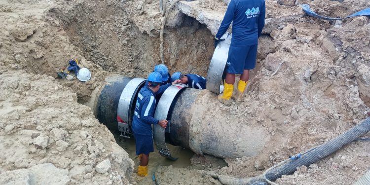 Avanza reparación de línea de conducción en Las Nieves: Restablecimiento parcial del servicio