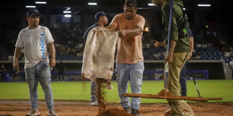 Se suspendió el juego Leones-Caimanes por mal estado del campo del Édgar Rentería
