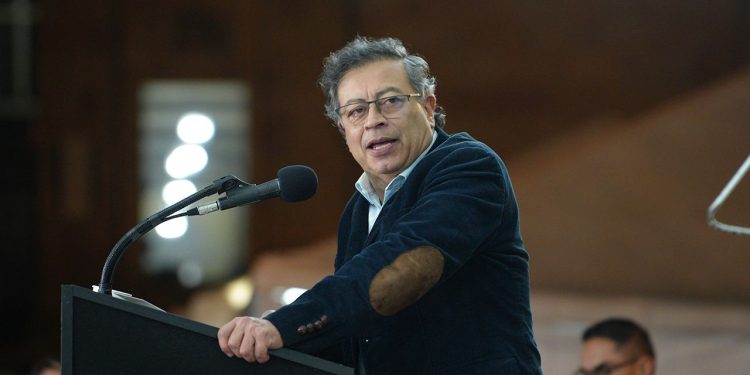 Proyecto sobre ‘Tribunal de cierre de la verdad’ debe entregarse: Petro