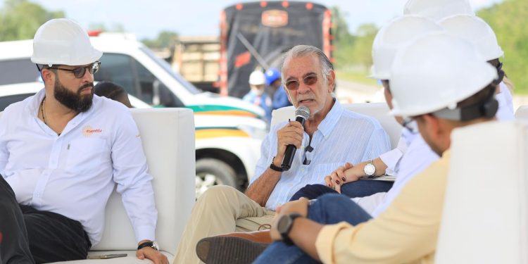 “Hoy se marca un hito en el Atlántico con el primer corredor vial con asfalto libre de plásticos”: Verano