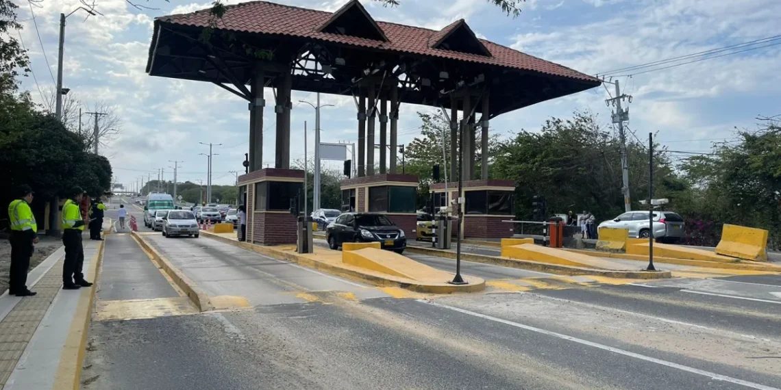 MinHacienda estudia único incremento anual para los peajes