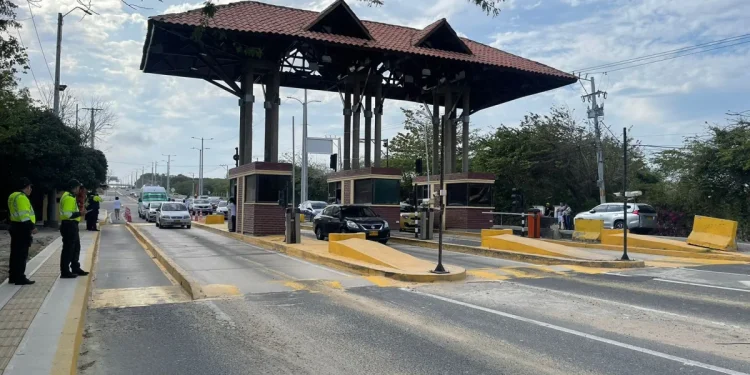 MinHacienda estudia único incremento anual para los peajes