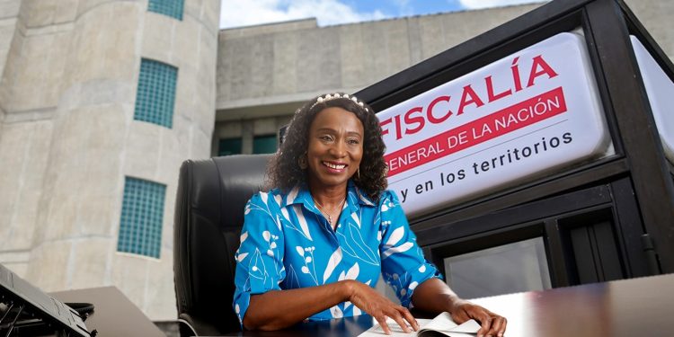 Exministra María Isabel Urrutia enfrenta cargos por irregularidades en contratación de sistema de validación en el deporte