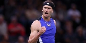 Zverev vence a Tsitsipas y se acerca a la final del Masters de París