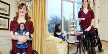 Un encuentro histórico: La mujer más baja y la más alta del mundo celebran el Día Mundial de los Récords Guinness