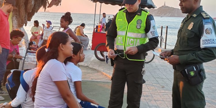 Estrategia E-PAIS brinda conferencias de prevención a padres sobre manipulación de pólvora