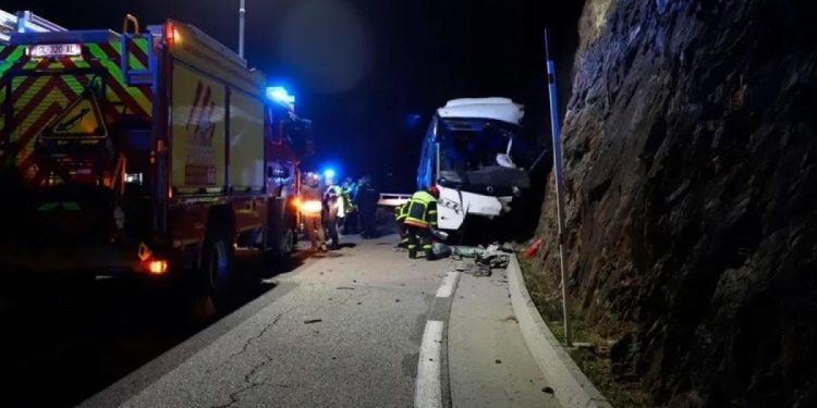 Más de 30 colombianos heridos y 2 fallecidos tras accidente de bus en Francia