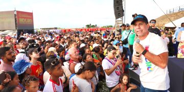Más de 5.000 turistas visitaron la playa de Puerto Mocho en su primer día de apertura