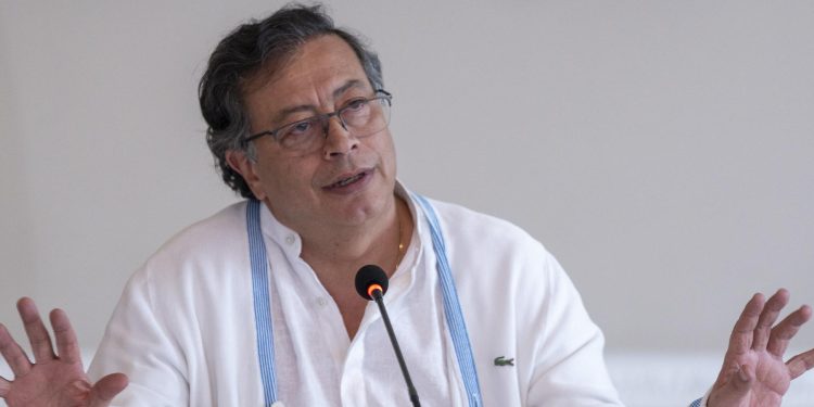 Petro anuncia cambios en esferas tributarias del país tras hundirse reforma tributaria